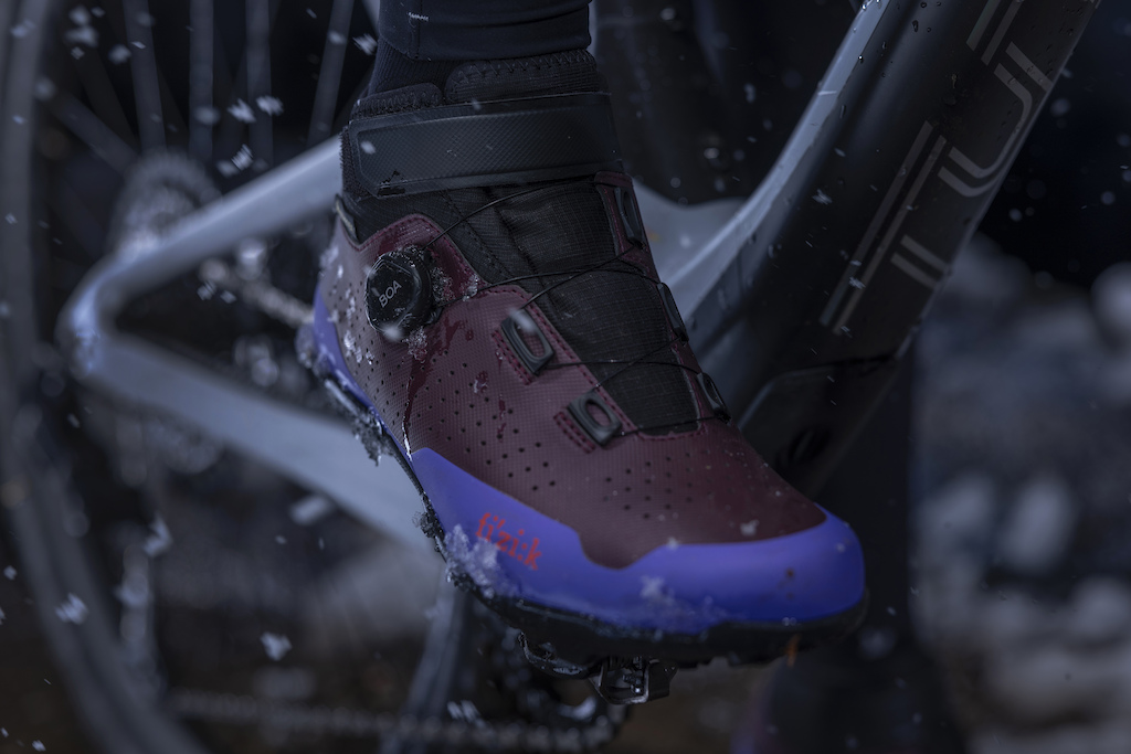 Best Spring/Fall shoes for cycling with Raynaud's disease